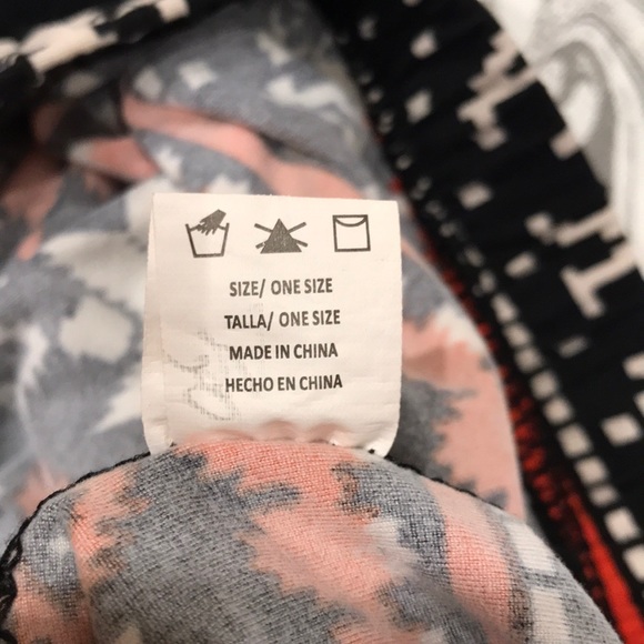 Holiday Print Leggings - Picture 5 of 5
